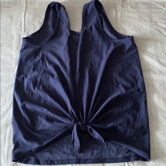 Active wear shirt - Picture 2 of 3